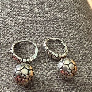 John Hardy Dot Sterling Silver Earrings


Firm on price